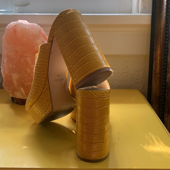 Nine West Ravyn3 Yellow platform. Size: 7.5 - Picture 5 of 6